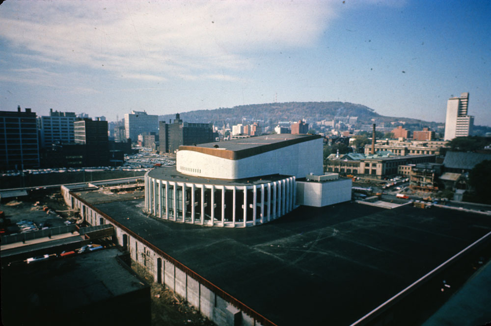 L’agrandissement de la Place des Arts est un chantier imposant en plein centre de la ville